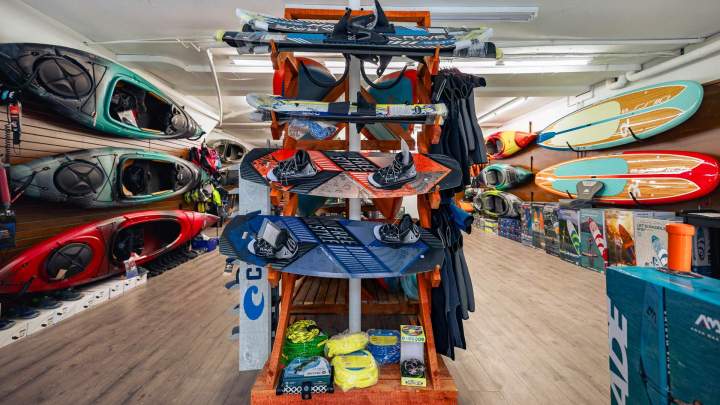 Explorez l'eau avec nos kayaks et paddleboards